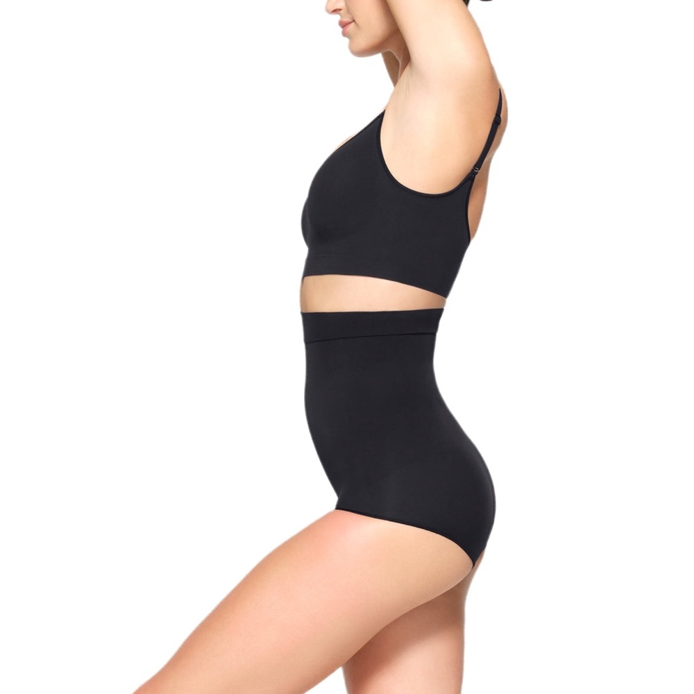 onyx SKIMS everyday sculpt high waisted brief | black - Picture 5 of 9